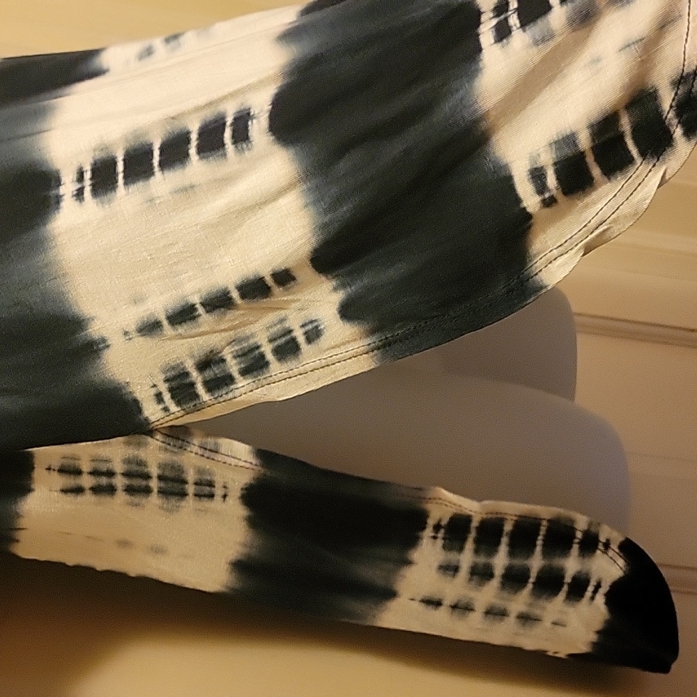 Awesome tie dye top - Picture 2 of 8